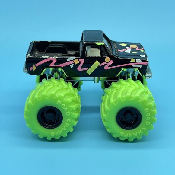 VTG Road Champs 1987 Diecast Lot of 2 Monster Trucks Dodge Caravan Chevy 4x4 - Picture 8 of 16